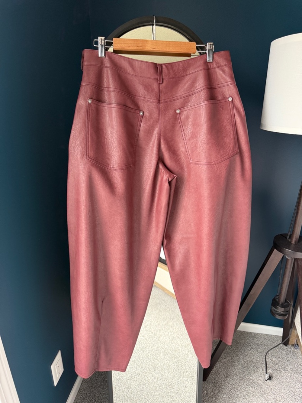 Pilcro Oxblood “twisted” Balloon / Barrel pleather pants - Picture 4 of 11